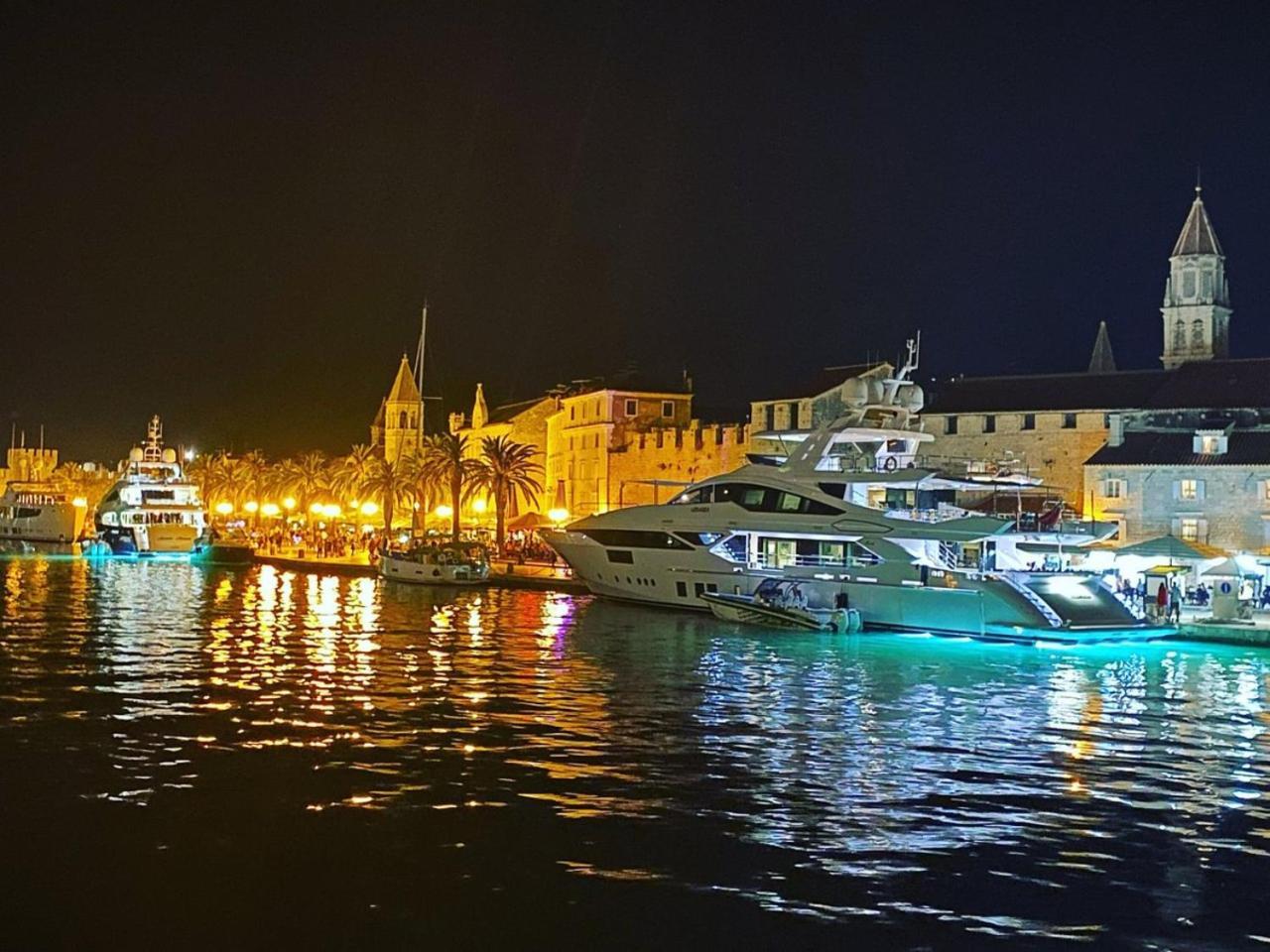 Apartment Capo Residence - Old Town - Parking Trogir Exteriör bild