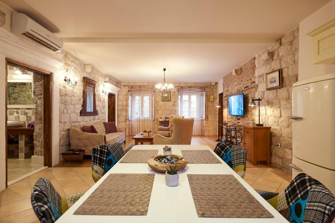 Apartment Capo Residence - Old Town - Parking Trogir Exteriör bild