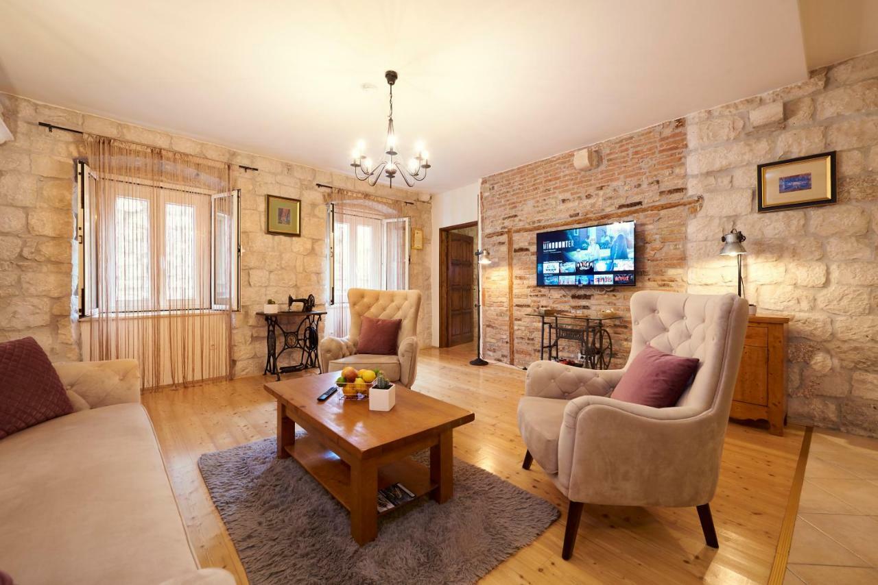 Apartment Capo Residence - Old Town - Parking Trogir Exteriör bild
