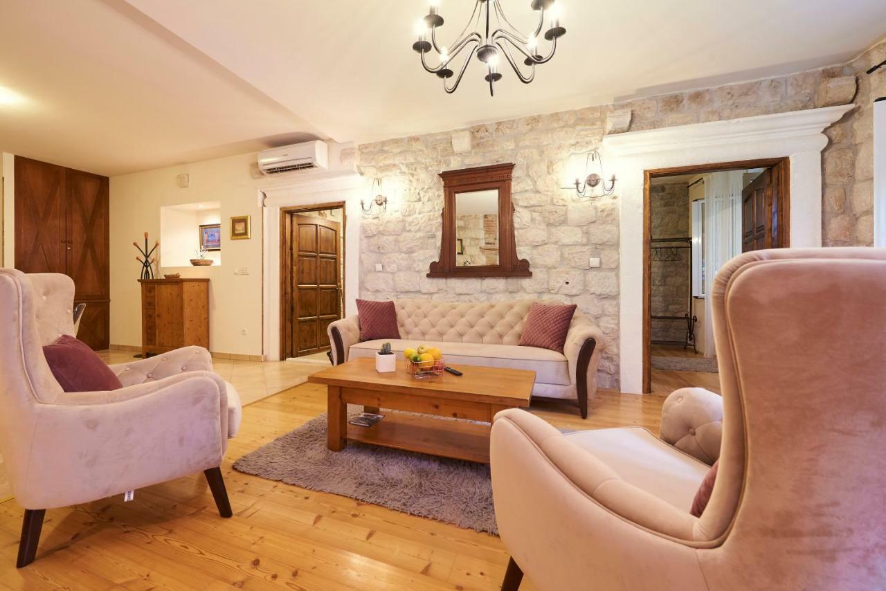 Apartment Capo Residence - Old Town - Parking Trogir Exteriör bild