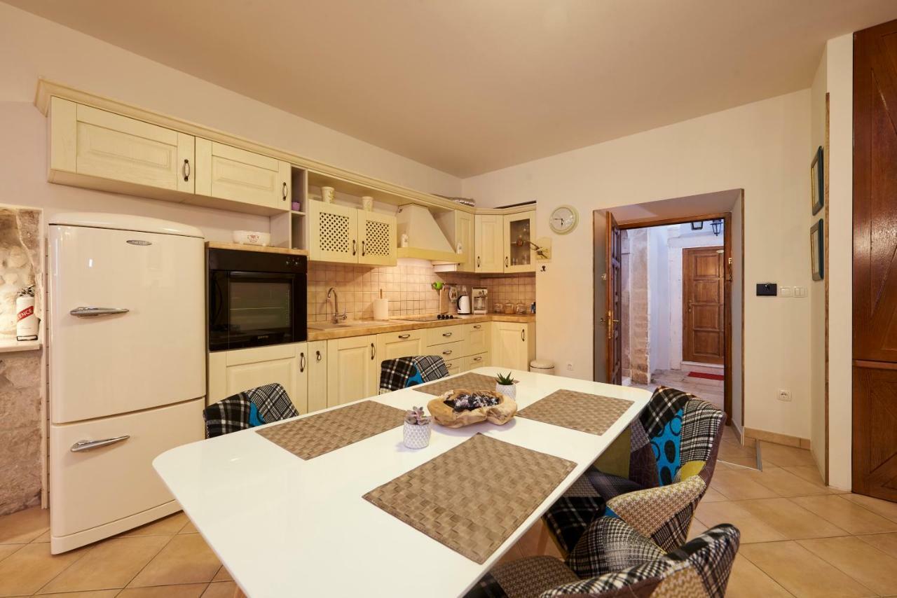 Apartment Capo Residence - Old Town - Parking Trogir Exteriör bild
