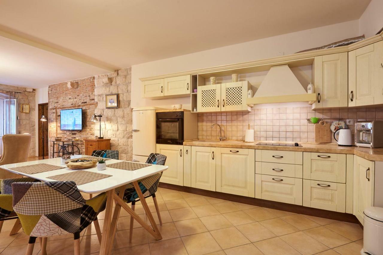 Apartment Capo Residence - Old Town - Parking Trogir Exteriör bild