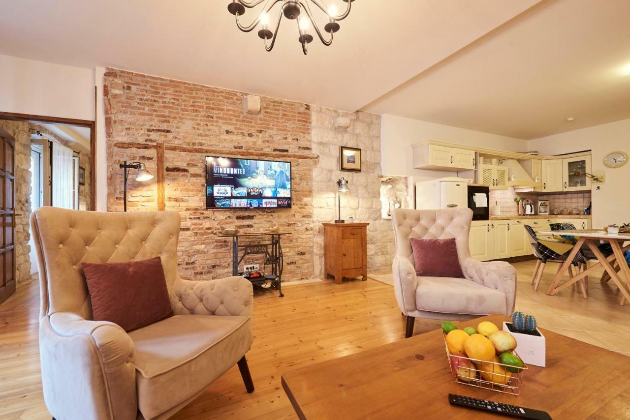 Apartment Capo Residence - Old Town - Parking Trogir Exteriör bild