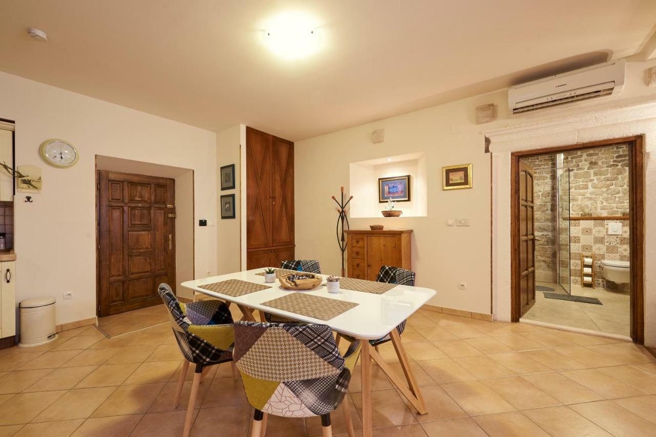 Apartment Capo Residence - Old Town - Parking Trogir Exteriör bild
